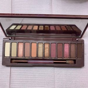 Urban Decay Naked Cherry eyeshadow palette
